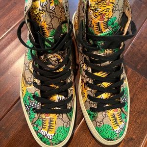 GUCCI men’s high top jungle print shoes